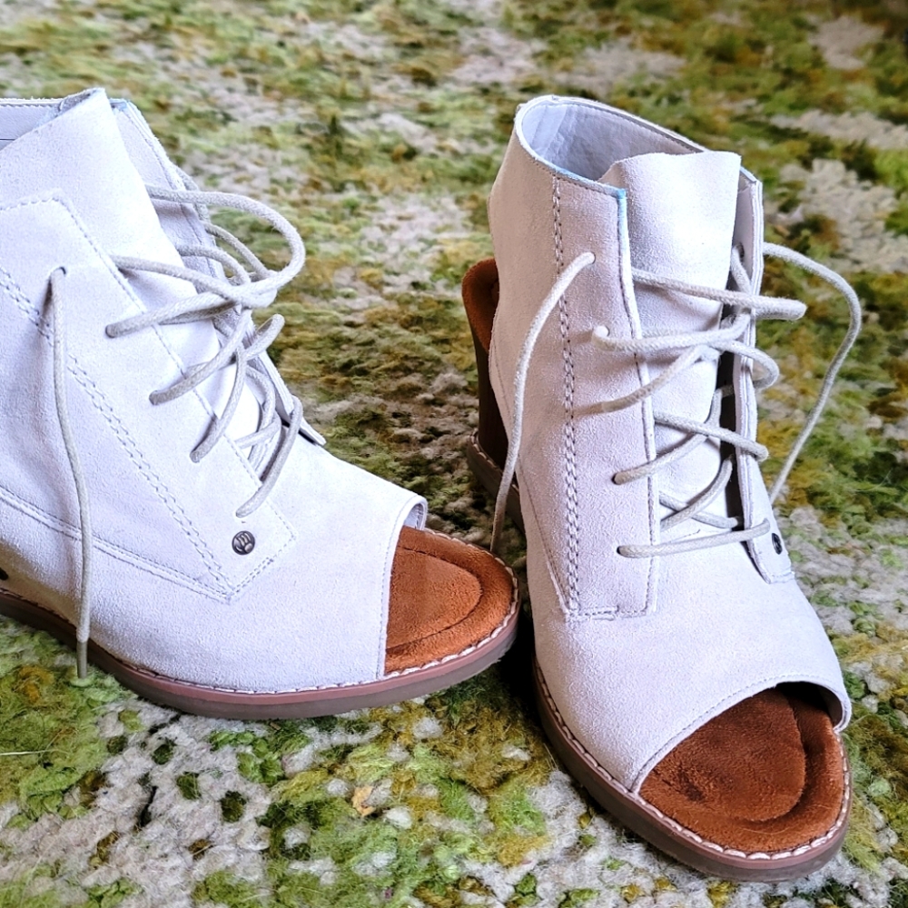 Bearpaw Lace Up Wedge